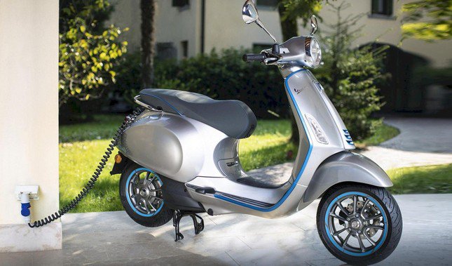 Hé lộ phiên bản chạy điện của xe tay ga Vespa tại Việt Nam - 1