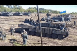 Video: 30 xe tăng Leopard 2A4 của Ukraine tập trung tại cùng một địa điểm ở miền nam
