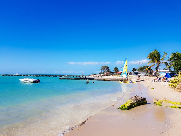 Cabo Rojo, Puerto Rico: Là một thị trấn bãi biển đầy màu sắc trên bờ biển phía tây nam Puerto Rico, Cabo Rojo là nơi có những bãi cát trắng và biển xanh như ngọc đậm chất Caribe mà bạn chắc chắn sẽ "mê".
