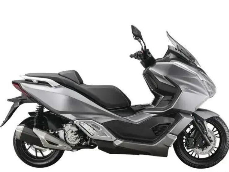 Lingchen Kloninga - xe ga phân khối lớn đe dọa vị thế Yamaha TMax 560 - 1