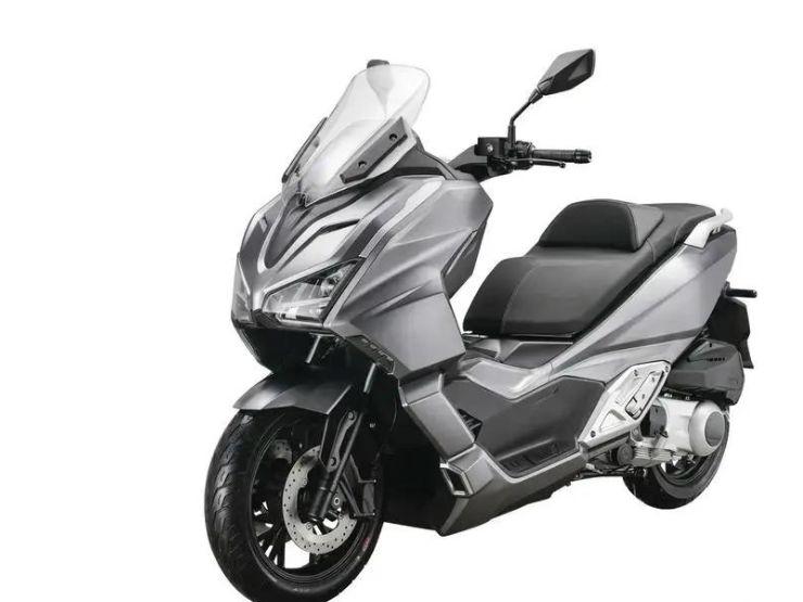 Lingchen Kloninga - xe ga phân khối lớn đe dọa vị thế Yamaha TMax 560 - 2