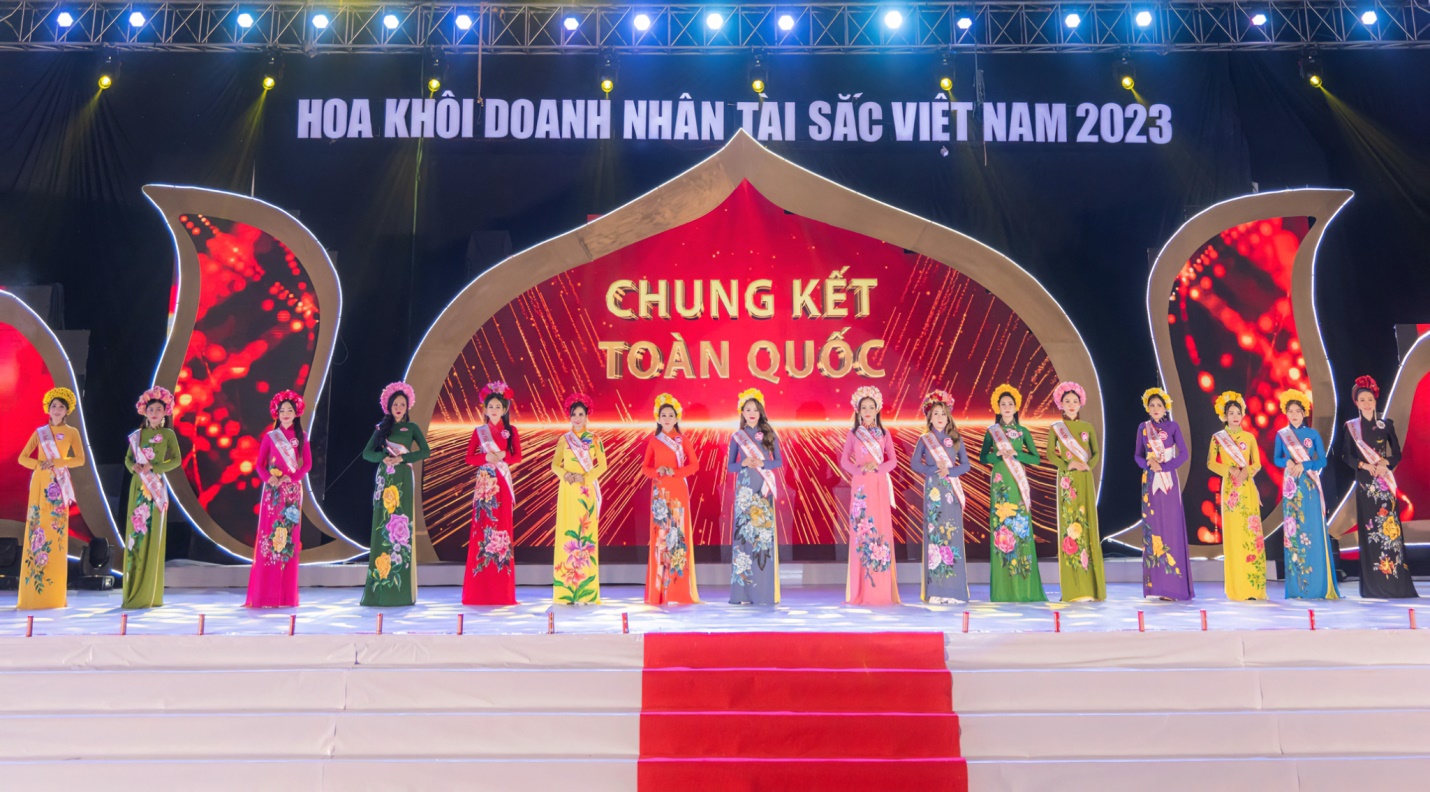 Nguyễn Thị Thủy đăng quang ngôi vị Hoa khôi Doanh nhân Tài sắc Việt Nam 2023 - 2