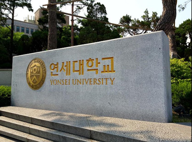 Điều kiện du học trường Đại học Yonsei là &nbsp;tốt nghiệp THPT và GPA từ 7.0 trở lên, tuổi 18 – 25, Topik 3 trở lên (đối với hệ chuyên ngành).
