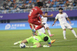 Video bóng đá U23 Việt Nam - U23 Iran: Khác biệt đẳng cấp, Văn Chuẩn cố gắng (ASIAD 19)