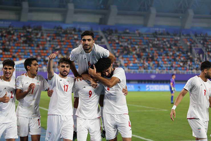 Video bóng đá U23 Việt Nam - U23 Iran: Bàn thắng sớm từ tạt cánh đánh đầu (ASIAD 19) (H1) - 1