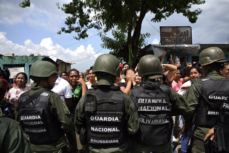 Băng đảng khét tiếng biến nhà tù thành trụ sở, Venezuela đưa 11.000 binh sĩ đến xử lý - 3