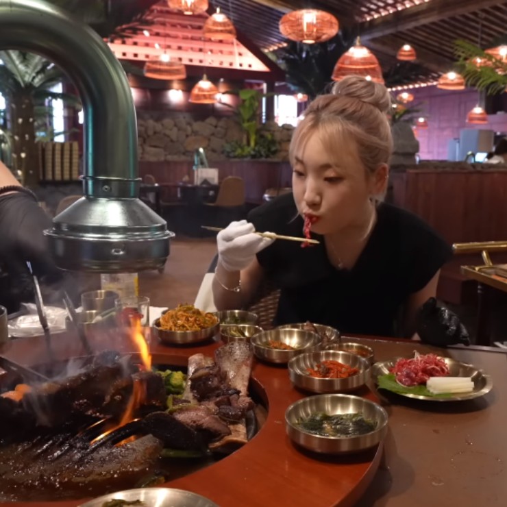 &#34;Thánh mukbang&#34; Hàn Quốc trả 200 triệu đồng mỗi tháng cho nhân viên - 8