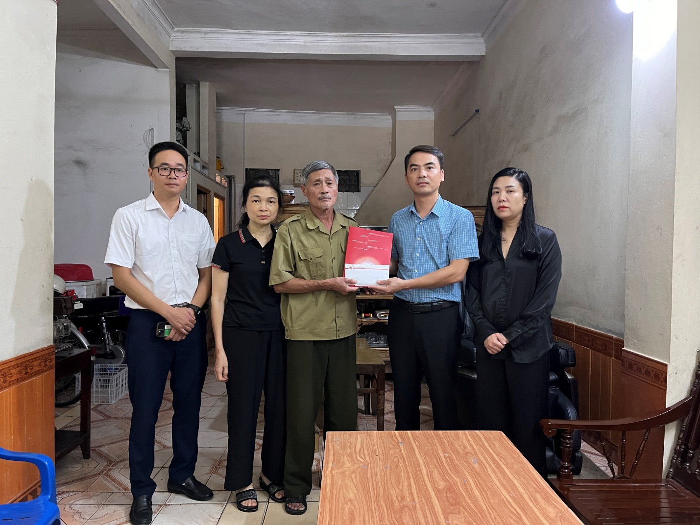 Bảo Minh chi trả bồi thường cho thân nhân người tử vong trong vụ cháy chung cư mini - 2