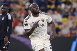 Lukaku ghi bàn lập kỷ lục, đội Mourinho thắng kịch tính trận ra quân Europa League