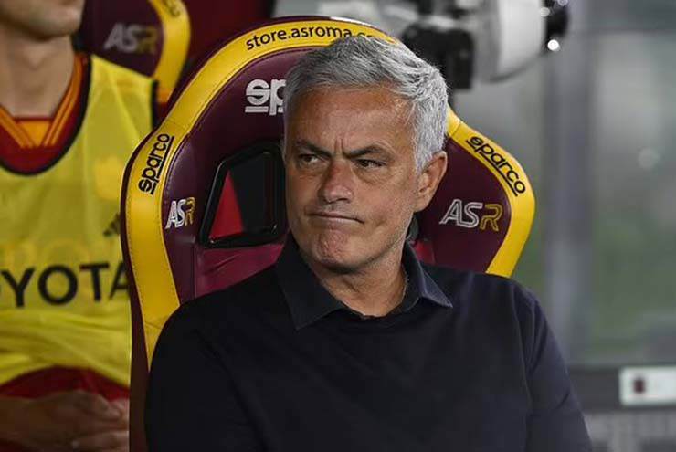 Mourinho đón dàn SAO về Roma, mới chỉ được 10 tuần đã than thở