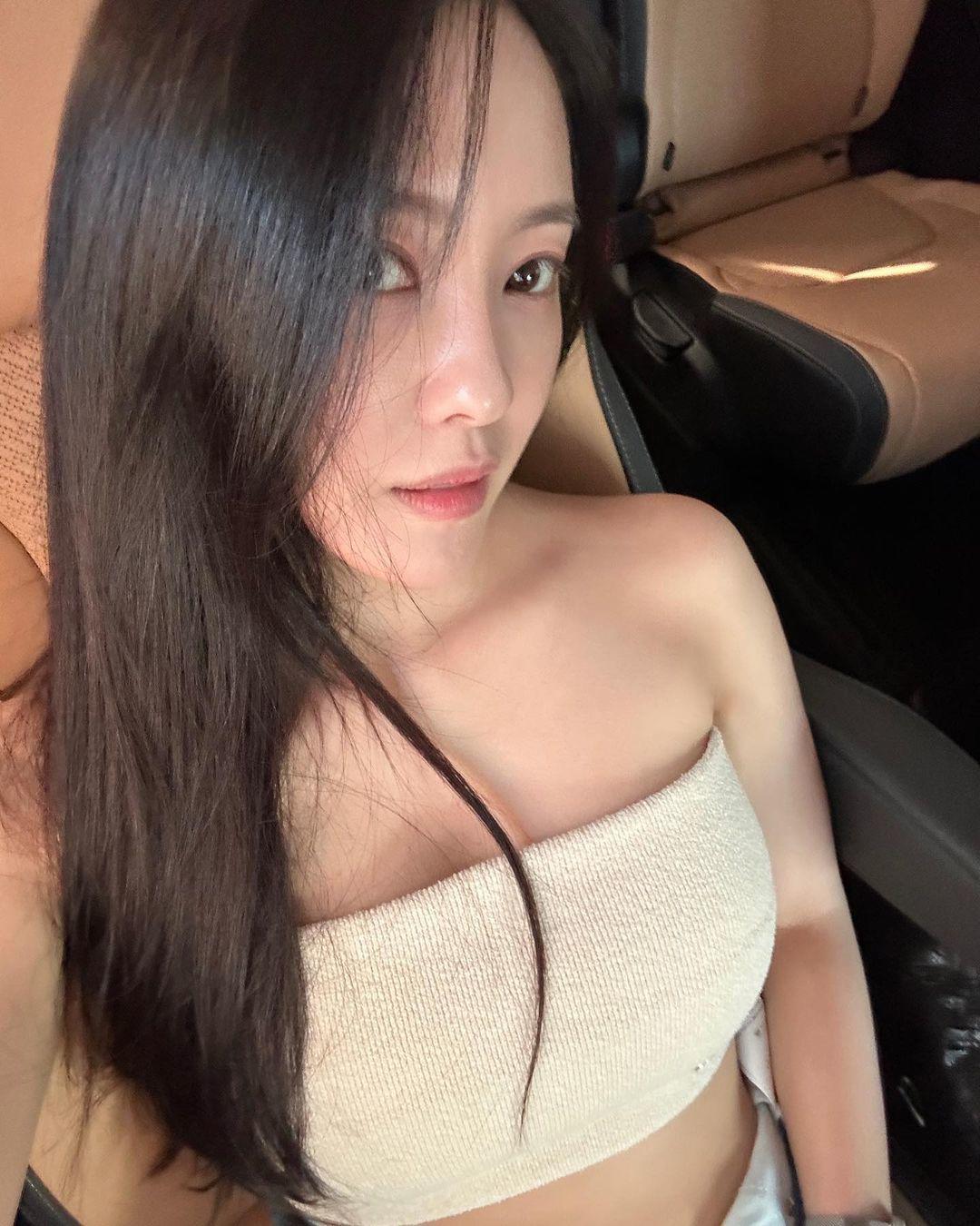 Nữ ca sĩ từng lọt top 1 tìm kiếm tại Việt Nam U40 vẫn xứng danh "mỹ nhân ngực đẹp" - 9
