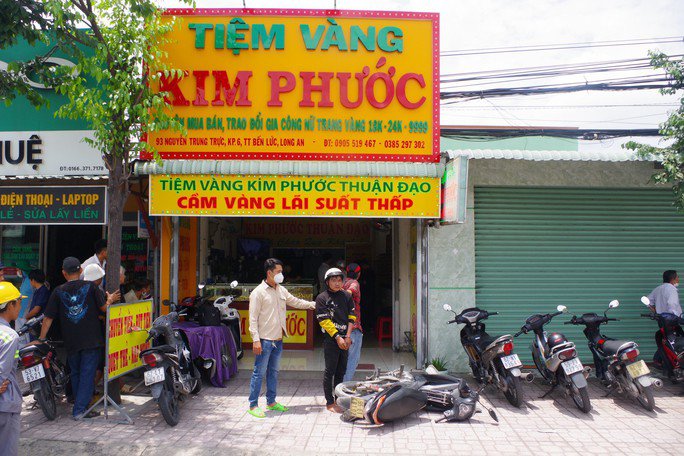 Dương Thành Đạt bị bắt quả tang tại tiệm vàng