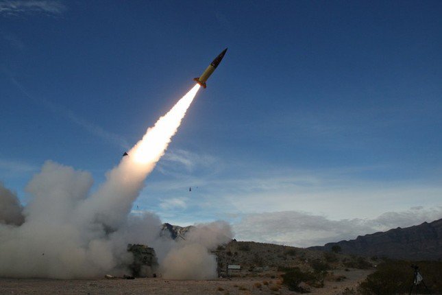 Sức mạnh tên lửa tầm xa Mỹ có thể chuyển cho Ukraine - 1