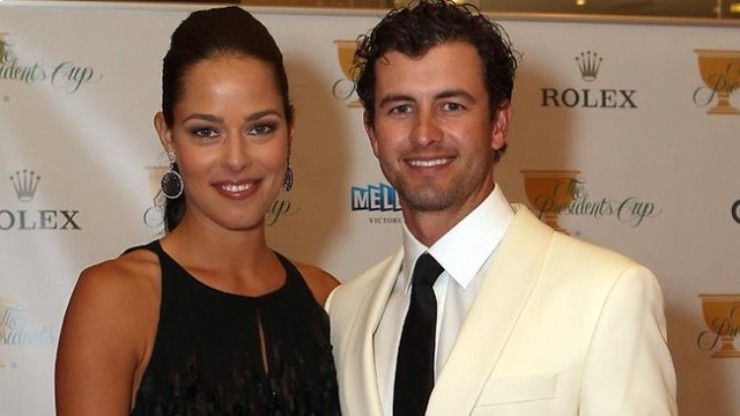 Adam Scott và Ana Ivanovic. Cựu số 1 Golf thế giới Scott đã kết hôn hạnh phúc với kiến ​​trúc sư Marie Kozjar. Tuy nhiên, trước khi ổn định cuộc sống với người đẹp Thụy Điển, anh đã có mối quan hệ không chính thức với ngôi sao quần vợt Ana Ivanovic (Serbia). Cặp đôi được cho là hẹn hò vào năm 2010 sau đó chia tay 2013. Sau đó, "Họa mi" tennis Ivanovic kết hôn với cựu cầu thủ bóng đá Đức Bastian Schweinsteiger vào năm 2016.