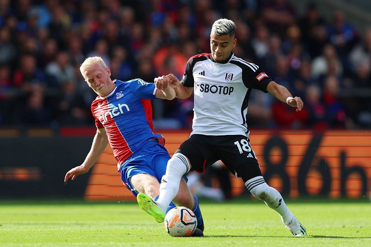 Crystal Palace và Fulham có nhiều pha va chạm quyết liệt trong hiệp 1