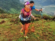 Thể thao - Lê Thị Hằng mang dép chạy 100km gây “sốt” giải siêu địa hình Vietnam Mountain Marathon