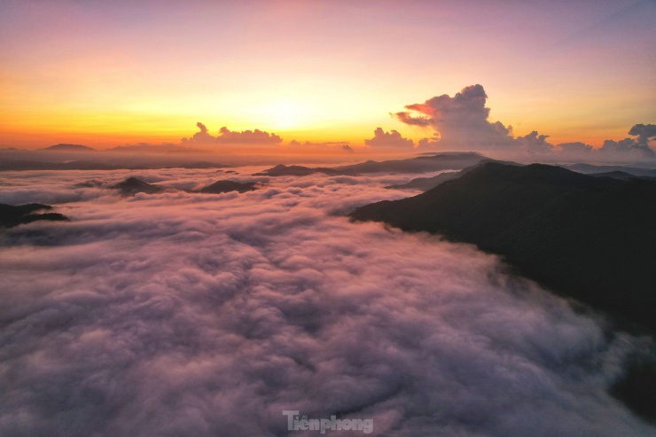 Săn mây trên đỉnh Phượng Hoàng - toạ độ 'check in sống ảo' mới cực đẹp ở Quảng Ninh - 6