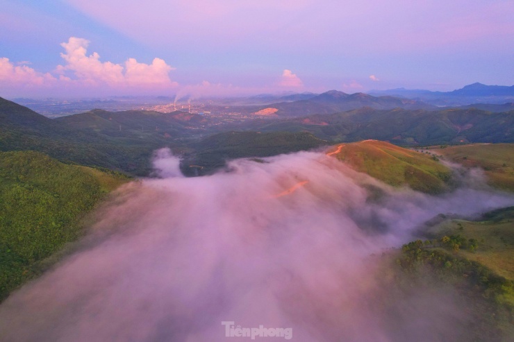 Săn mây trên đỉnh Phượng Hoàng - toạ độ 'check in sống ảo' mới cực đẹp ở Quảng Ninh - 3