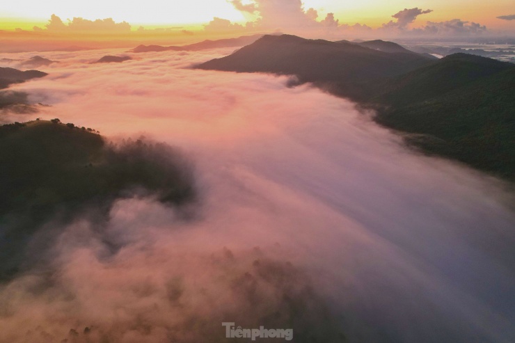 Săn mây trên đỉnh Phượng Hoàng - toạ độ 'check in sống ảo' mới cực đẹp ở Quảng Ninh - 11