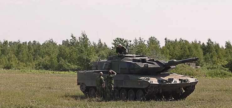 10 xe tăng uy lực Thụy Điển cung cấp cho Ukraine, 2 chiếc bị UAV Nga vô hiệu hóa - 1
