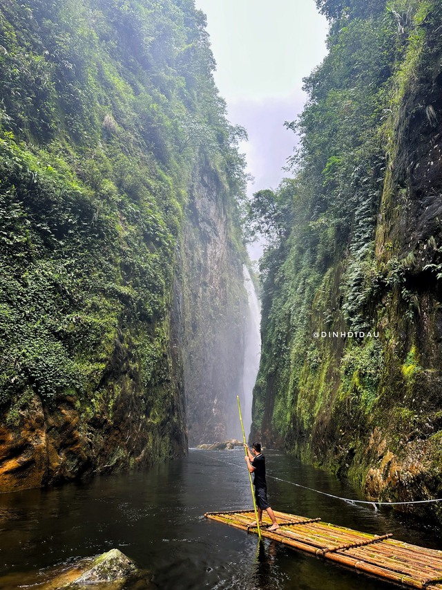 Thác Rồng Trung Lèng Hồ - 'Tiên cảnh' tuyệt đẹp giữa núi rừng Tây Bắc, điểm đến được săn lùng để đi chill giải tỏa xì-trét - 1