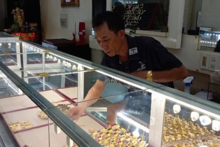 Chủ tiệm vàng ở Khánh Hòa "đơ người" trong khoảnh khắc sinh tử với 2 tên cướp táo tợn