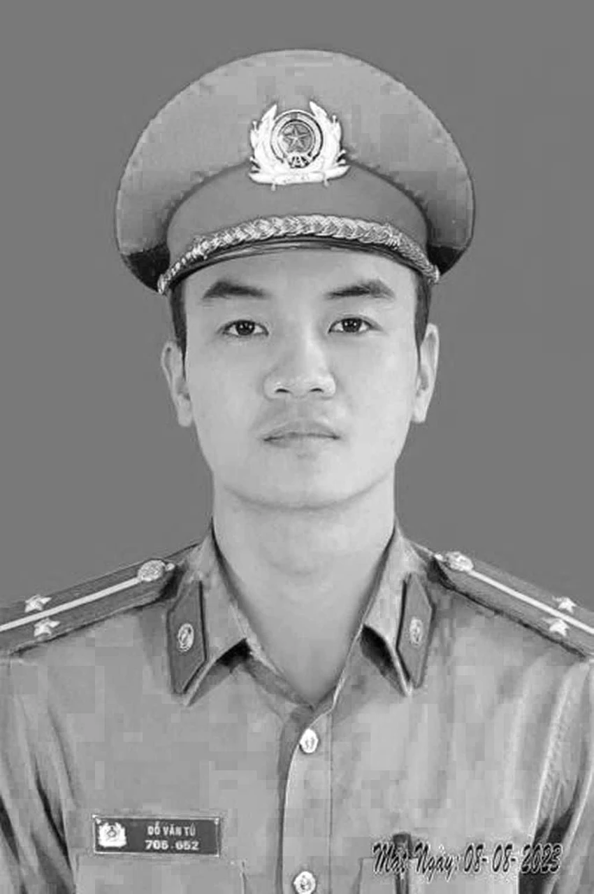 Truy tặng huy hiệu “Tuổi trẻ dũng cảm” cho trung úy công an ở Thái Bình hy sinh trong lúc làm nhiệm vụ - 3