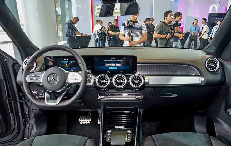 Cận cảnh mẫu xe điện Mercedes-Benz EQB, giá bán gần 2,3 tỷ đồng