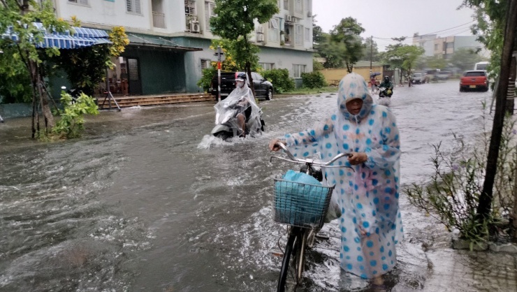 Mưa lớn trên địa bàn Đà Nẵng là do ảnh hưởng của áp thấp nhiệt đới trên Biển Đông đang tiến vào đất liền.