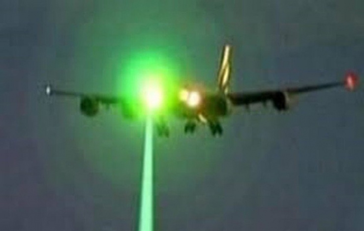 Phi công bị chiếu tia lazer khi hạ cánh xuống sân bay Nội Bài - 1