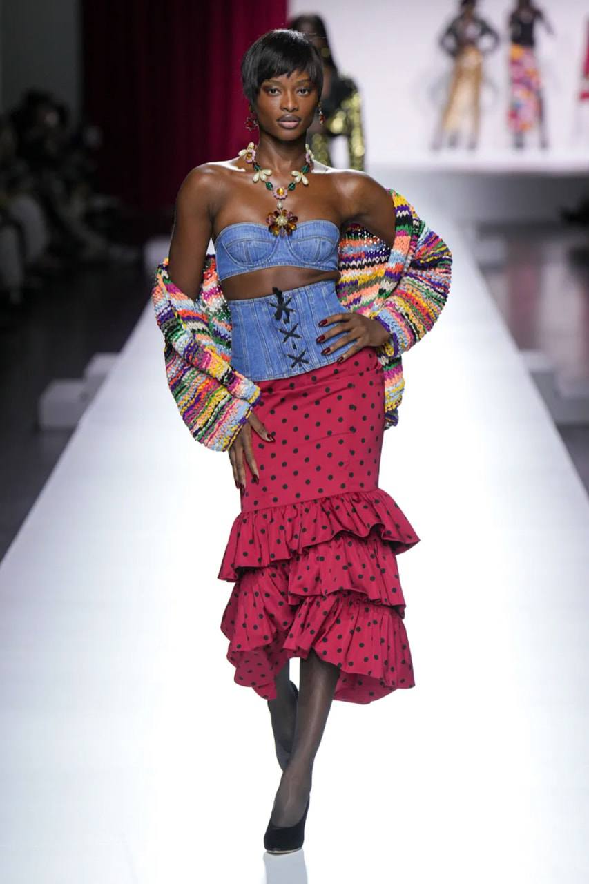 Moschino tổ chức vở diễn thời trang đặc sắc kỷ niệm 40 năm - 4