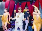 Đời sống Showbiz - Chàng trai đi làm nhân viên tiếp thị, trải qua 20 mối tình giờ thành “Vua nhạc sàn”