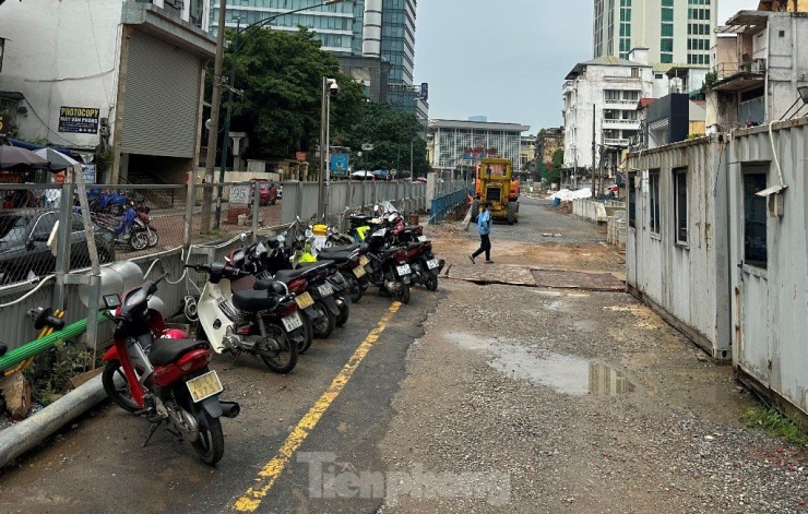 Hà Nội: Dỡ rào thi công ga ngầm trên đường Trần Hưng Đạo sau 4 năm tồn tại - 1