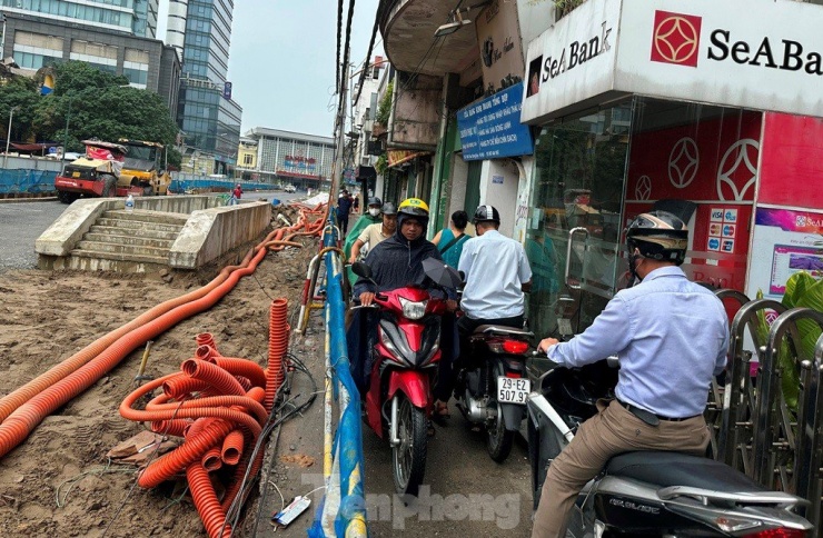 Hà Nội: Dỡ rào thi công ga ngầm trên đường Trần Hưng Đạo sau 4 năm tồn tại - 7