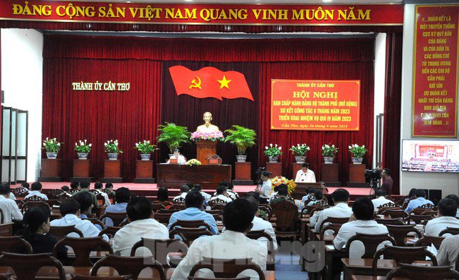 Cần Thơ bổ nhiệm, điều động 70 cán bộ trong 9 tháng - 1