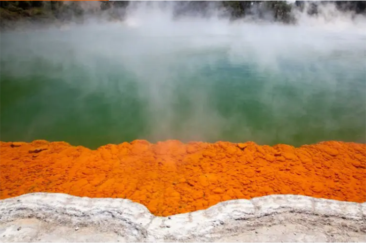 Suối nước nóng Rotorua, New Zealand: Rotura được biết đến là xứ sở thần tiên địa nhiệt đáng chú ý nhất thế giới, với các mạch nước phun và hồ bùn sủi bọt.
