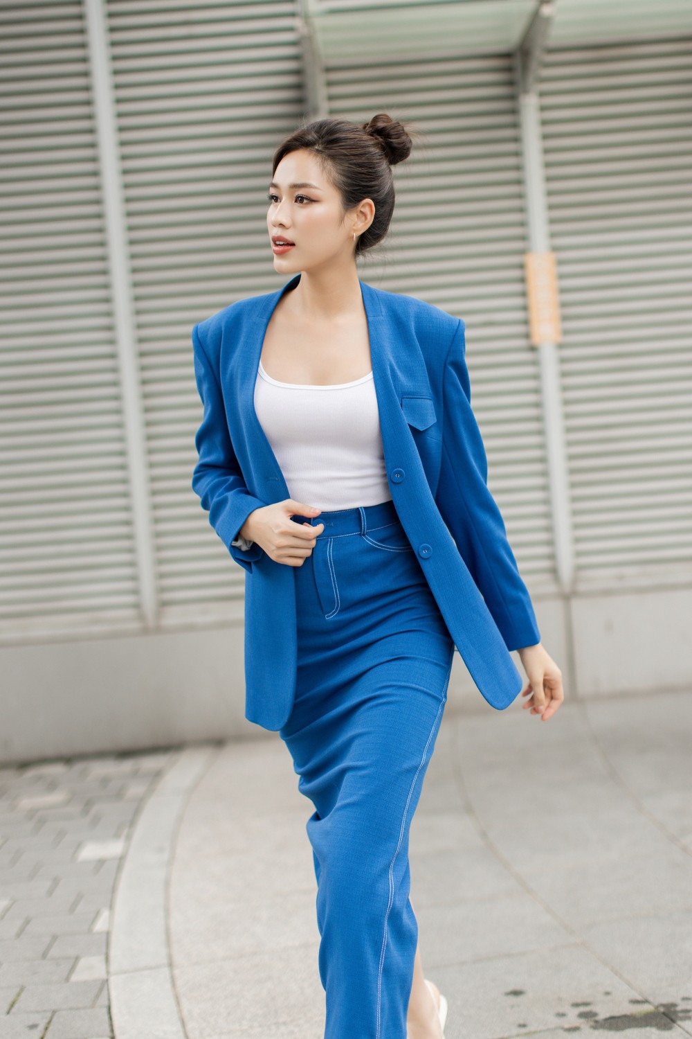 Hoa hậu Đỗ Thị Hà lên đồ đẹp chuẩn nữ CEO ở tuổi 22 - 4