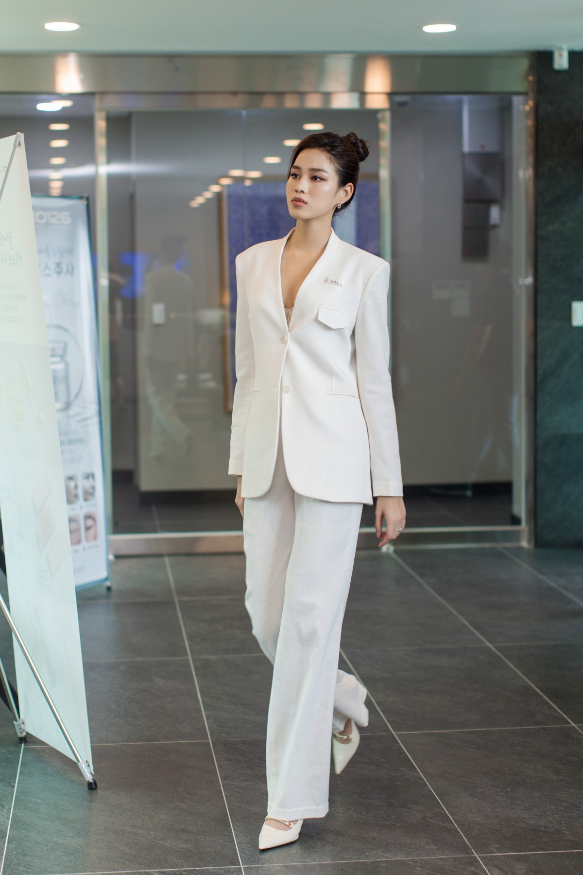 Hoa hậu Đỗ Thị Hà lên đồ đẹp chuẩn nữ CEO ở tuổi 22 - 7