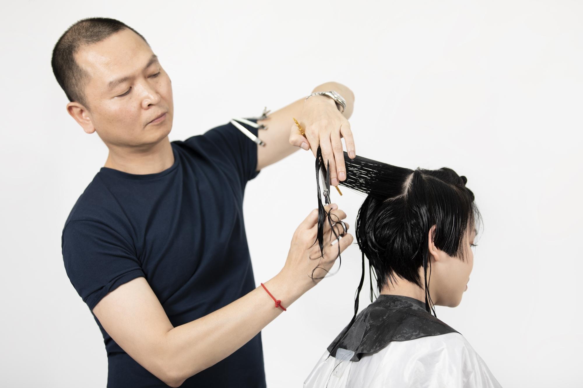 Nhà tạo mẫu tóc Hoàng Minh Tâm và quan điểm thú vị về chuyện chọn kéo cắt tóc - 2