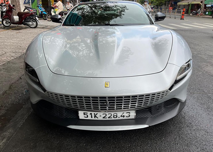 Ferrari Roma hơn 20 tỷ của ông Đặng Lê Nguyên Vũ bất ngờ "xuống phố" - 3