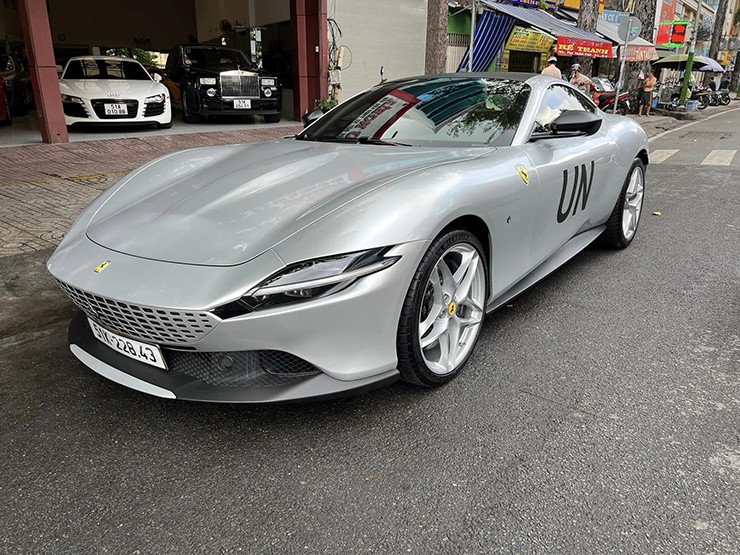 Ferrari Roma hơn 20 tỷ của ông Đặng Lê Nguyên Vũ bất ngờ "xuống phố" - 1