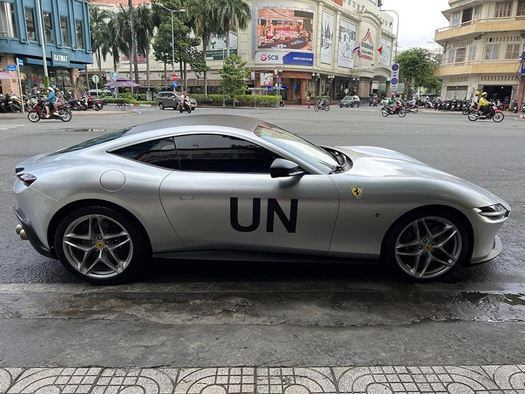 Ferrari Roma hơn 20 tỷ của ông Đặng Lê Nguyên Vũ bất ngờ "xuống phố" - 2