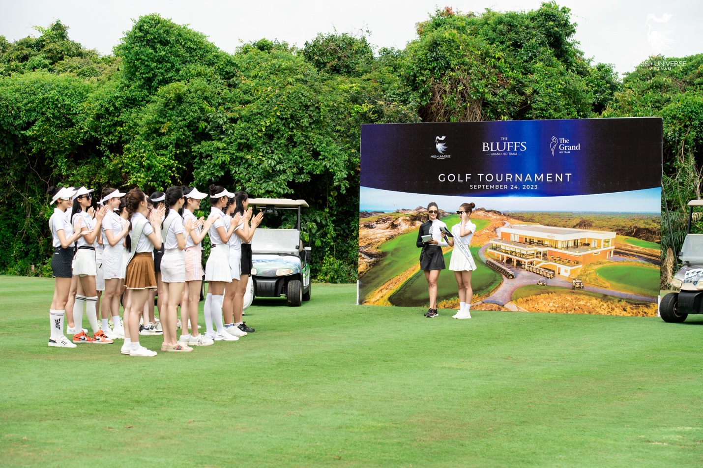 18 thí sinh Miss Universe Vietnam ấn tượng với sân golf The Bluffs Grand Ho Tram - 2