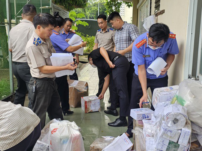 Việc kiểm đếm tang vật mất nhiều thời gian do số lượng "khủng"