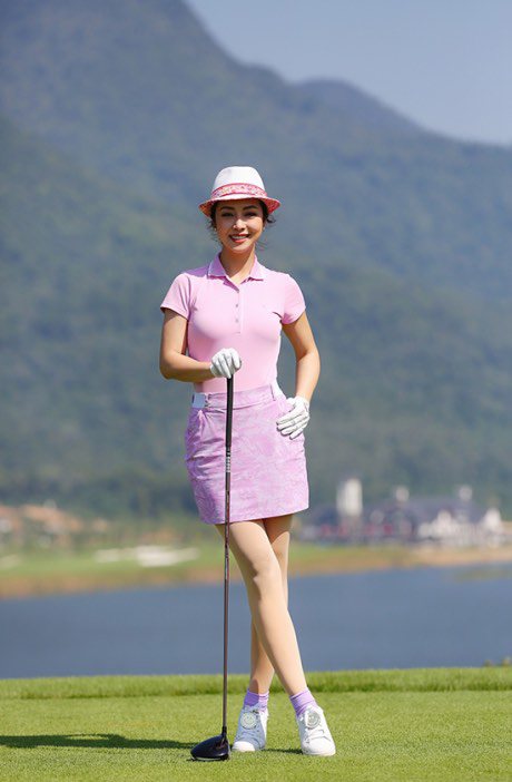 Jennifer Phạm đẻ 4 con vẫn nuột nà, da đẹp như da em bé vì làm điều này khi chơi golf - 2