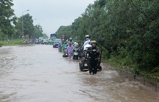 Đại lộ Thăng Long – 1 trong 11 “điểm đen” về ngập úng còn tồn tại ở Hà Nội