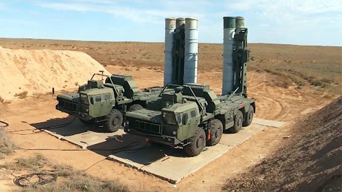 Ukraine tuyên bố bắn trúng hệ thống tên lửa phòng không S-300 của Nga - 1