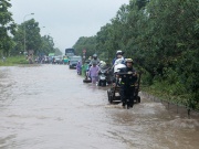 Tin tức trong ngày - Những tuyến phố được ví “như sông”, “như vịnh” ở Hà Nội, cứ mưa là ngập