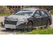 Tin tức ô tô - Toyota Camry thế hệ mới ngụy trang chạy thử trên đường phố