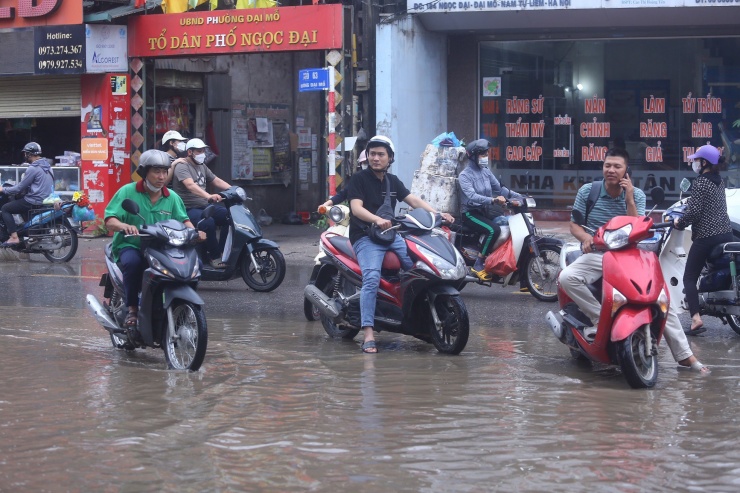 Nhiều người lưỡng lự khi lưu thông vào khu vực trên.